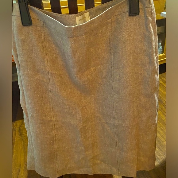 Valentino flax linen size 10 skirt. Made in Italy, top designer. Comes to knee. - Picture 7 of 12